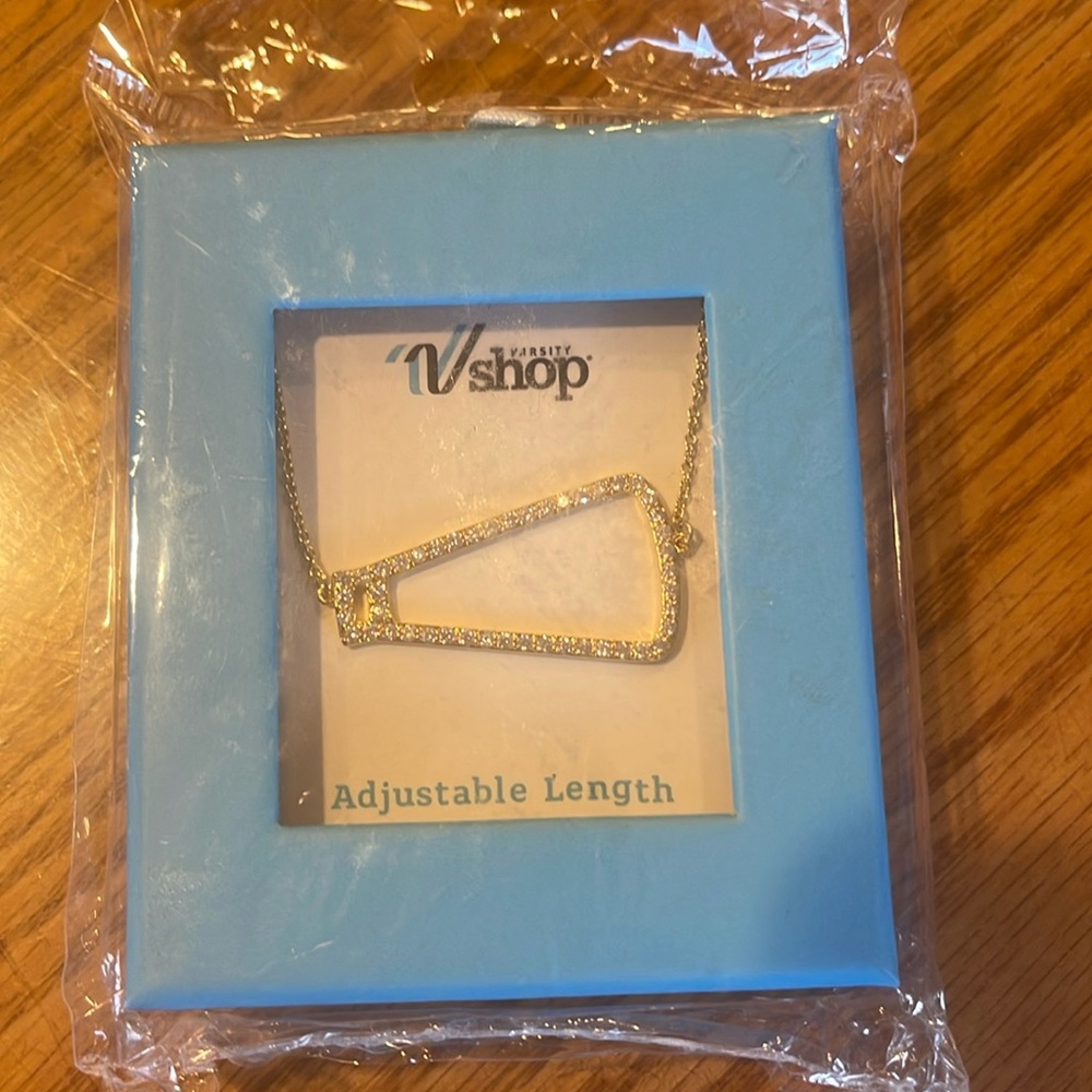 Vshop megaphone necklace